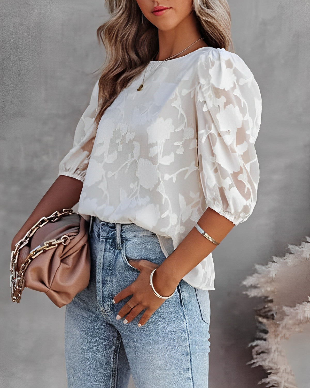 Elegante Chiffonbluse mit floralem Muster und verspielten Puffärmeln