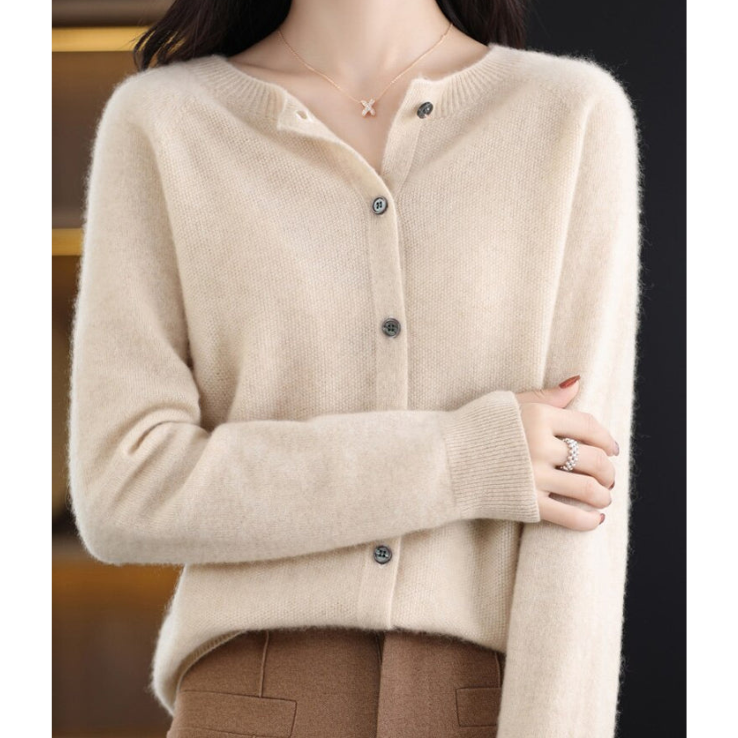 Luxuriöse Damen Strickjacke aus 100% Merinowolle mit O-Ausschnitt und Cashmere Touch