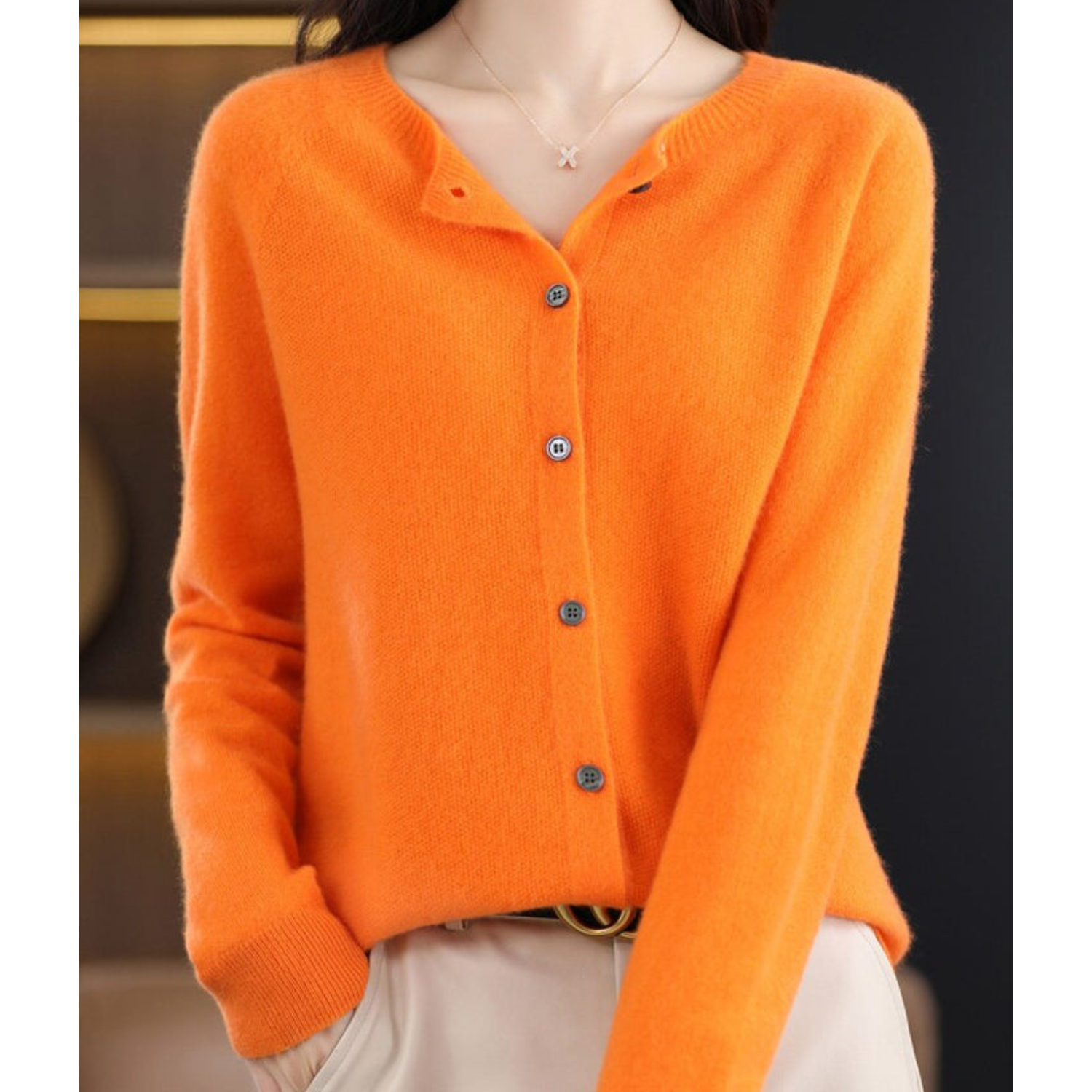 Luxuriöse Damen Strickjacke aus 100% Merinowolle mit O-Ausschnitt und Cashmere Touch