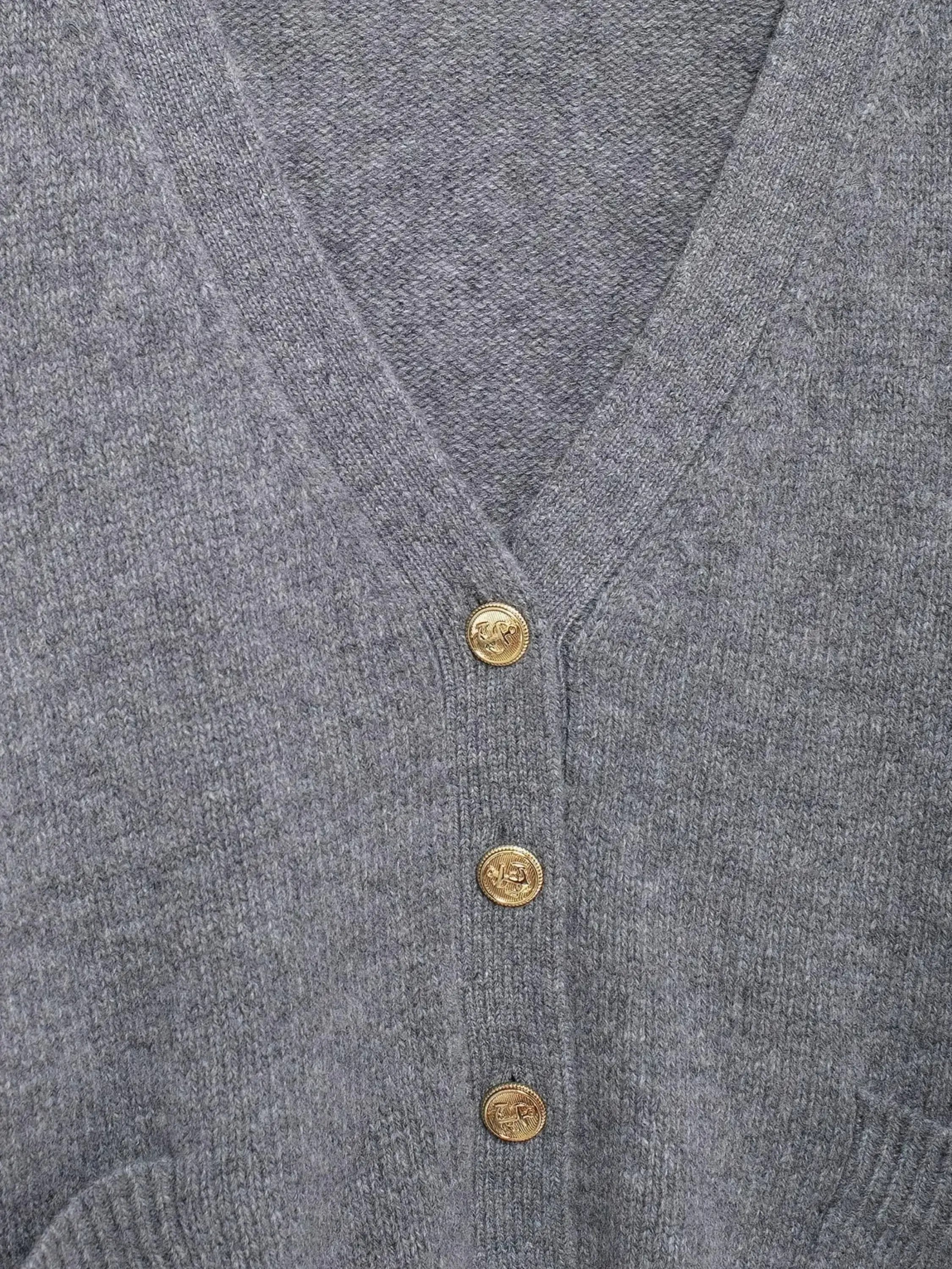 Leona | Strickjacke mit V-Ausschnitt