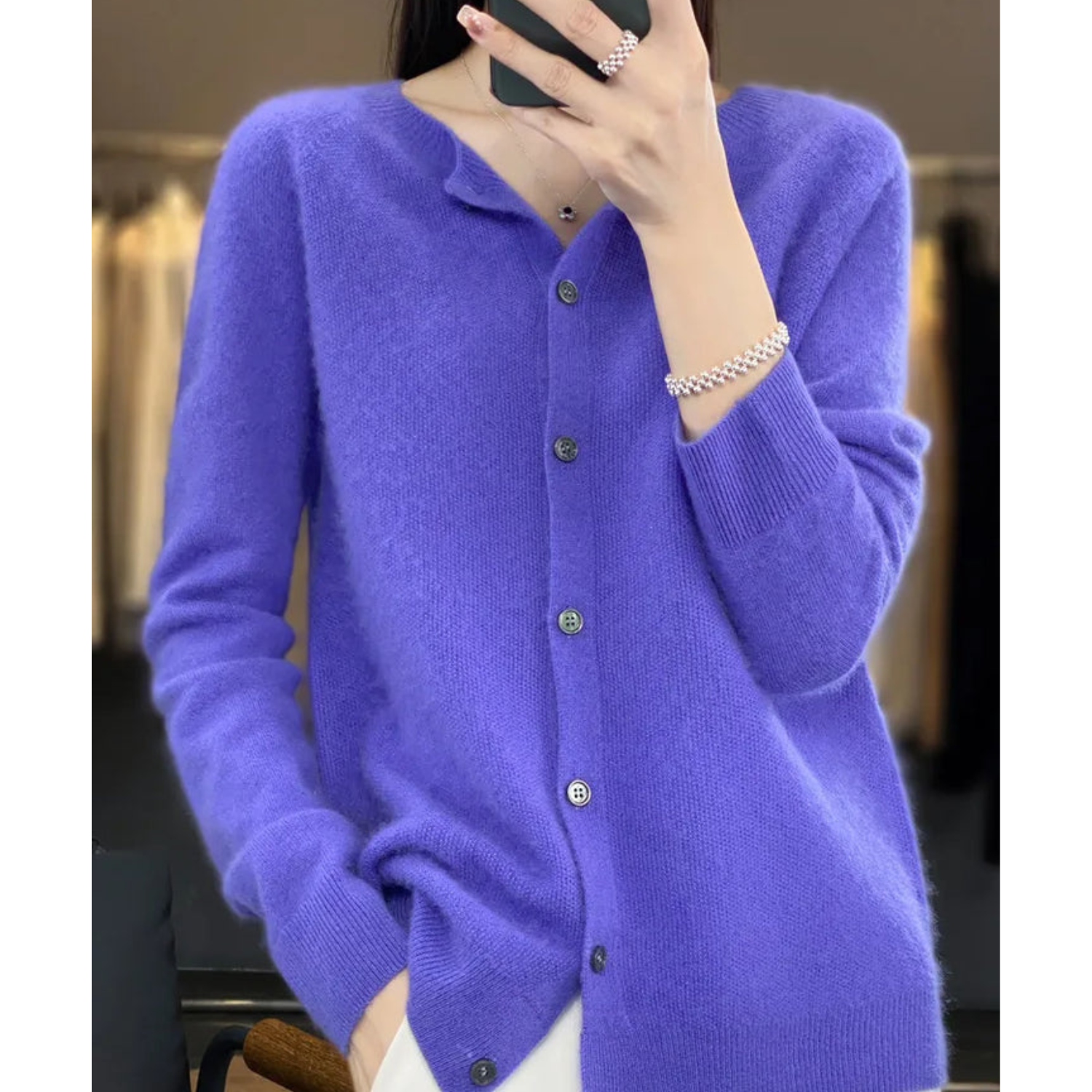 Luxuriöse Damen Strickjacke aus 100% Merinowolle mit O-Ausschnitt und Cashmere Touch