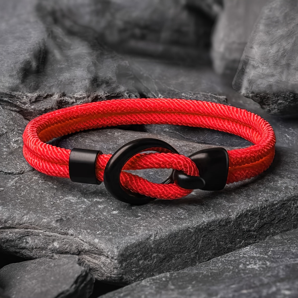 Stilvolles handgefertigtes Seilarmband für Männer - perfekt für einen lässigen Herbstlook!