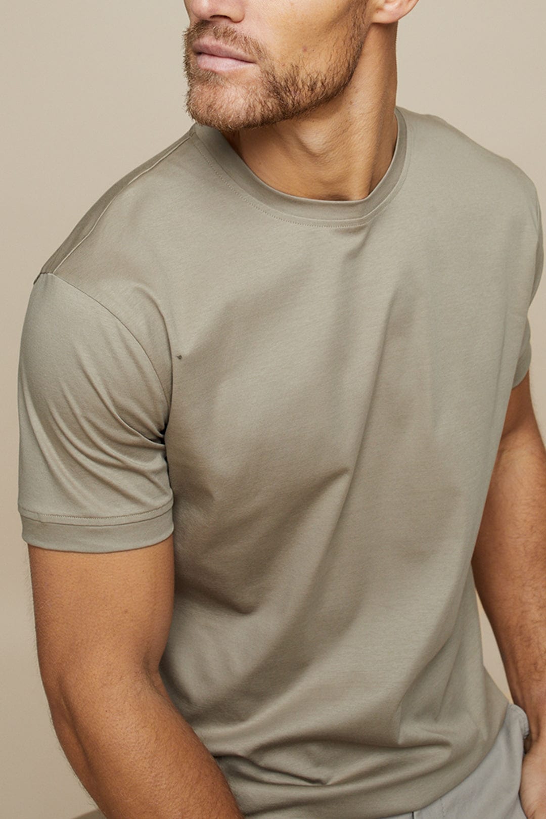 Men's Soft Cotton Blend Round Neck T-Shirt - Comfortable and Relaxed Fit for Everyday Wear