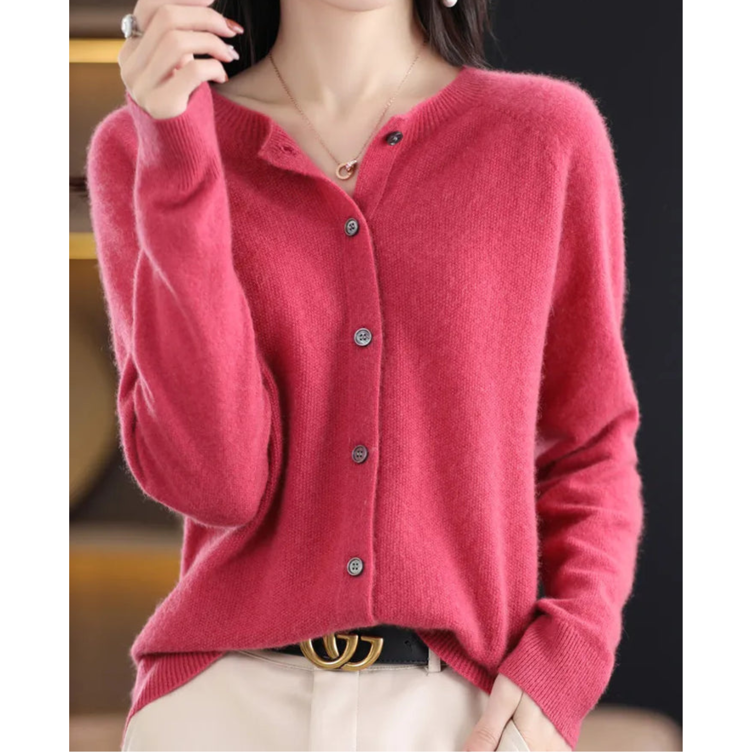 Luxuriöse Damen Strickjacke aus 100% Merinowolle mit O-Ausschnitt und Cashmere Touch