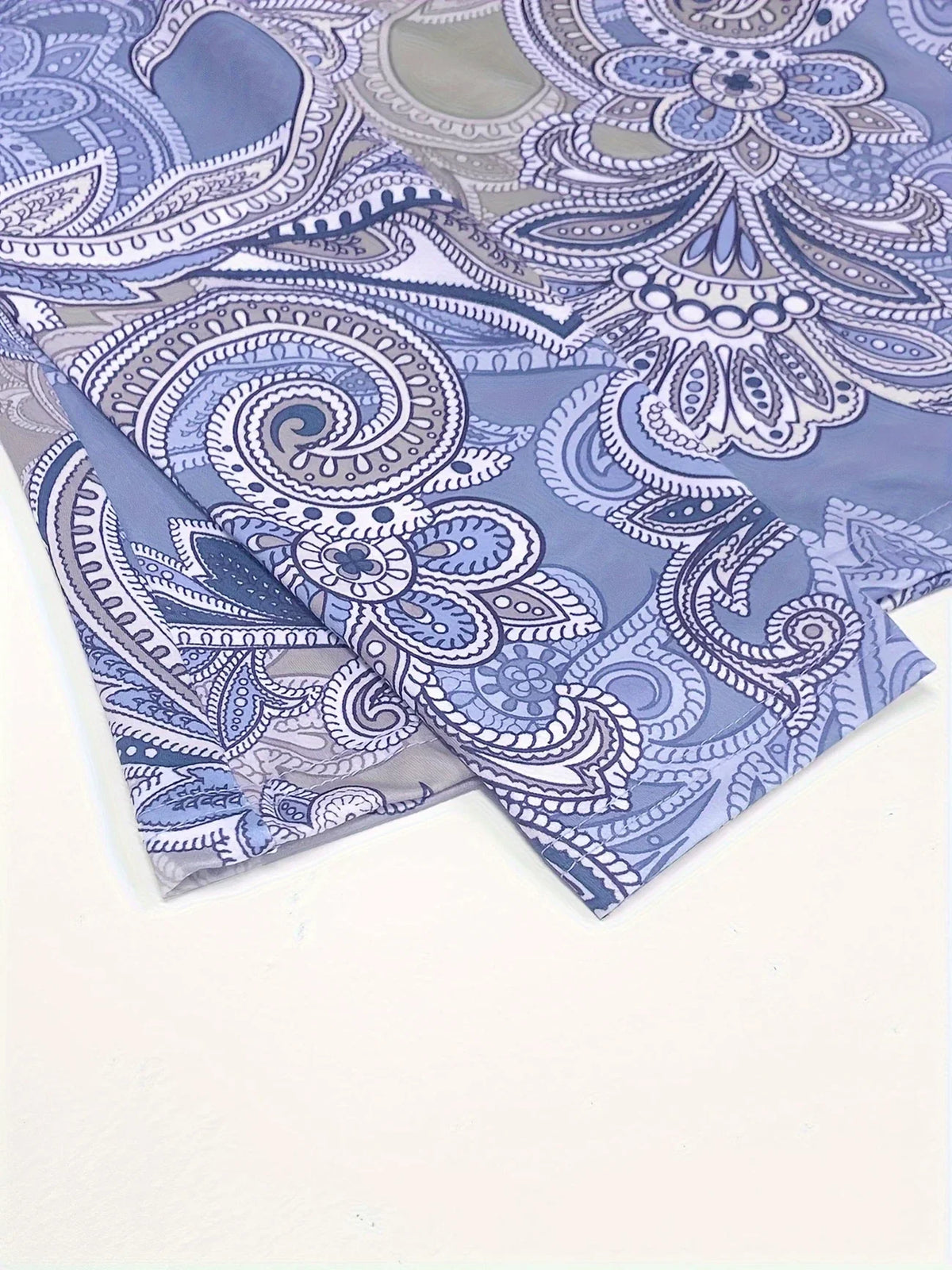 FloralEase - Stylisches, lässiges Damen-T-Shirt mit floralem Print