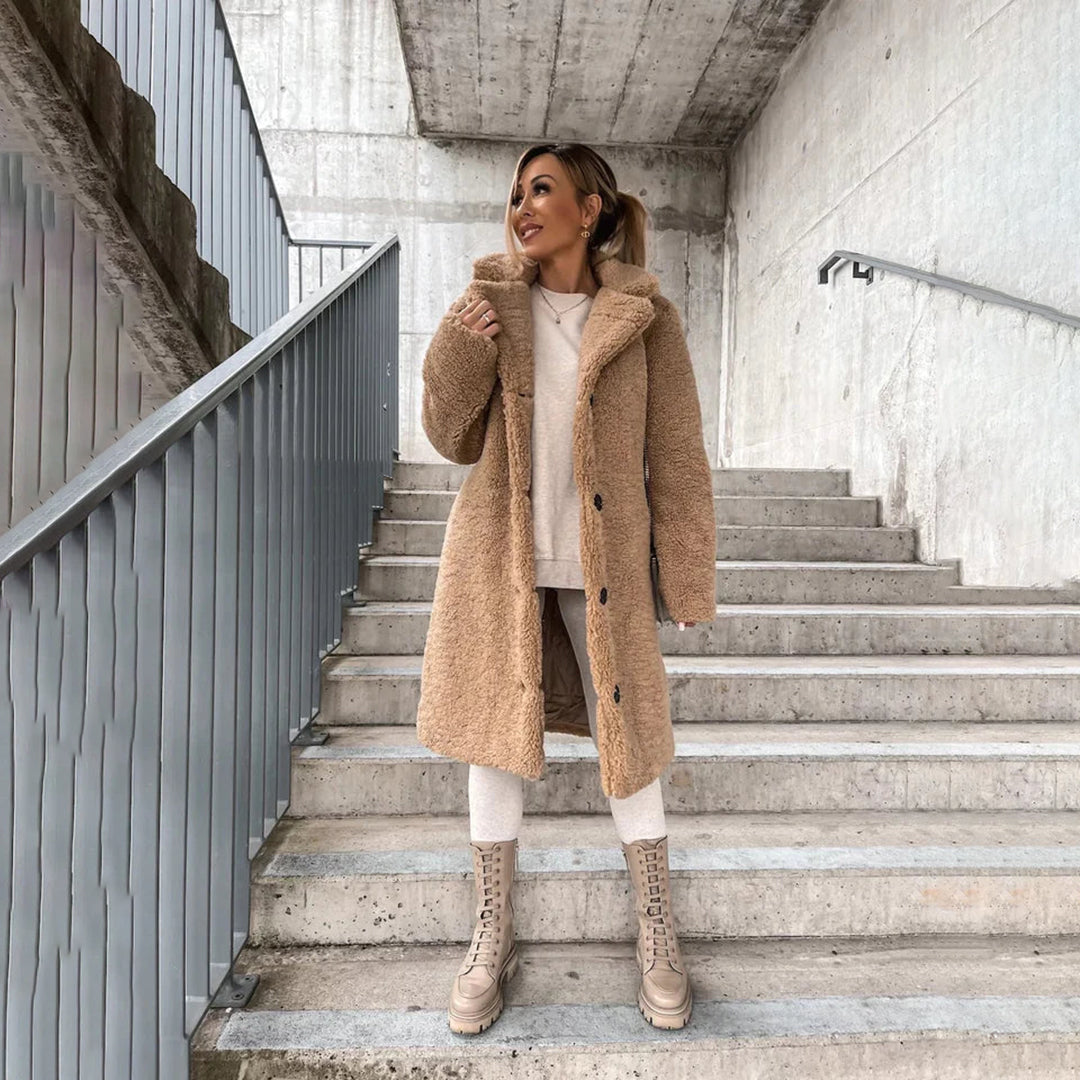 Anna - Elegante lange Plüschjacke für Damen