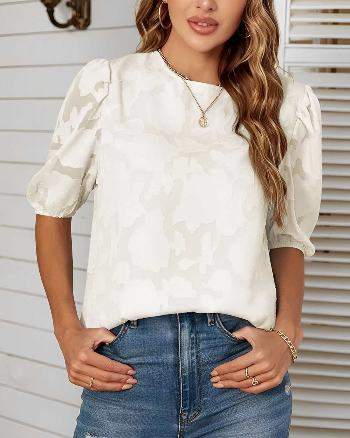 Elegante Chiffonbluse mit floralem Muster und verspielten Puffärmeln