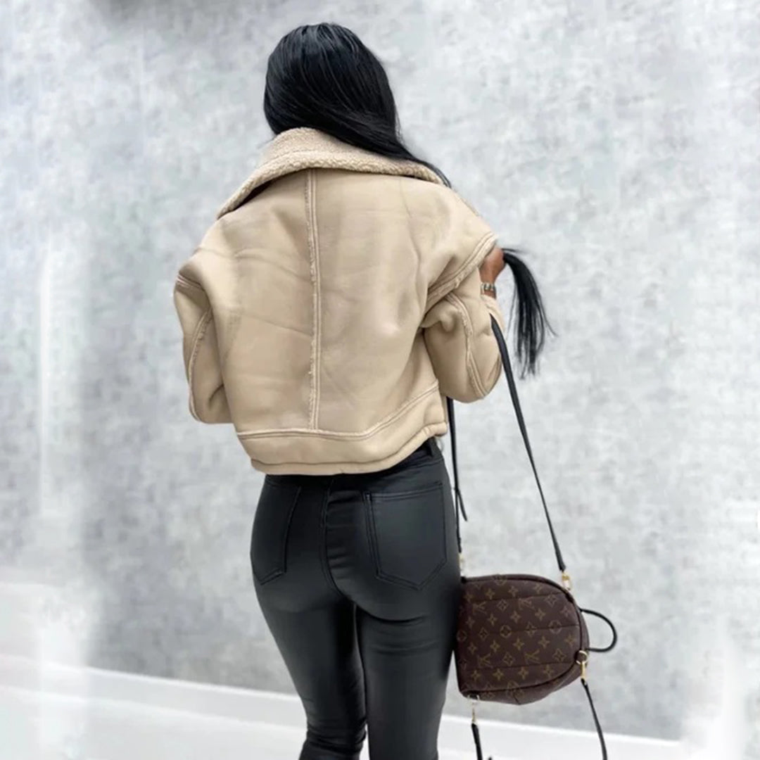 Stylische kurze Damen Winterjacke aus Leder mit Shearling-Futter
