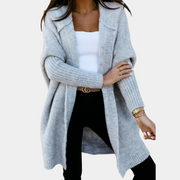 Langärmliger Damen Strickcardigan mit Kapuze aus Wolle – ideal für Frühling und kühle Tage