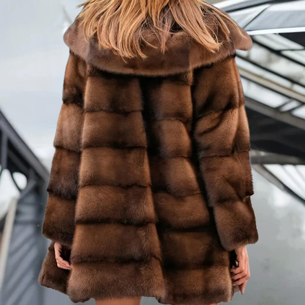 Karolina - Trendige Damenjacke mit modischer Kapuzenbluse