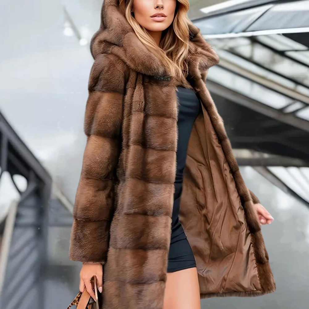Karolina - Trendige Damenjacke mit modischer Kapuzenbluse