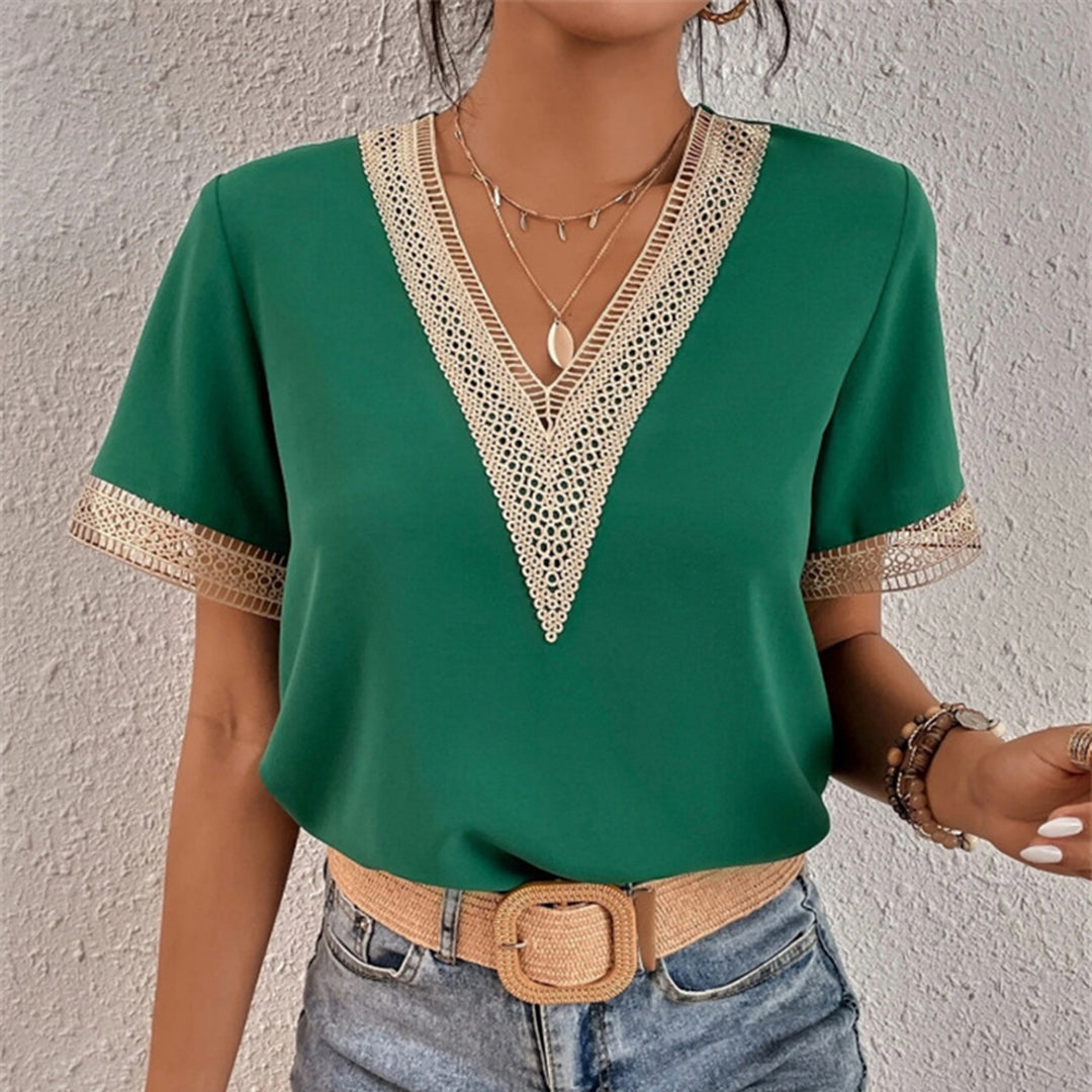 Molly - Elegantes Damen Slim Fit T-Shirt mit Spitzenakzenten und V-Ausschnitt