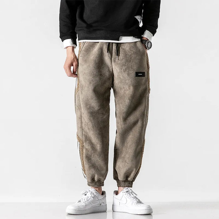 Moderne, lässige Herrenhose UrbanFlow mit trendigen Streifen