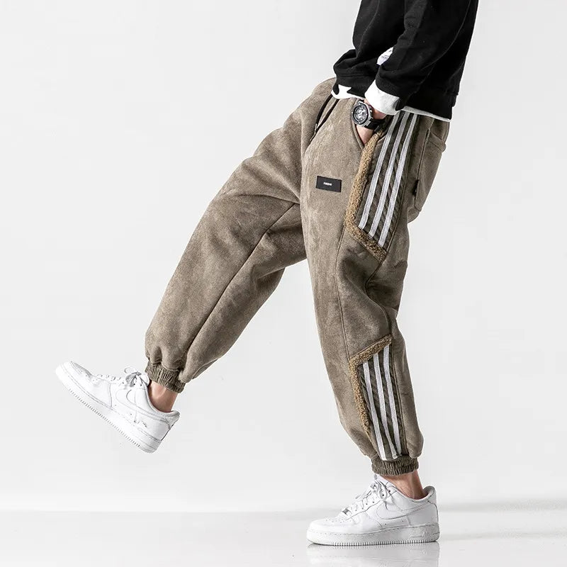 Moderne, lässige Herrenhose UrbanFlow mit trendigen Streifen