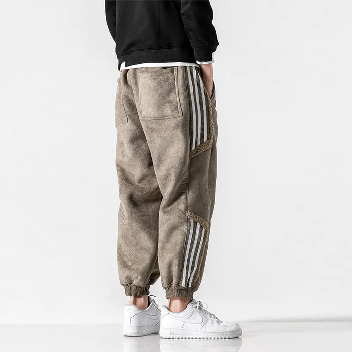 Moderne, lässige Herrenhose UrbanFlow mit trendigen Streifen
