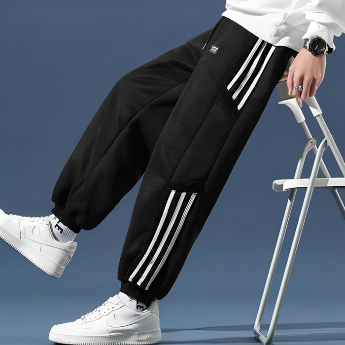 Moderne, lässige Herrenhose UrbanFlow mit trendigen Streifen