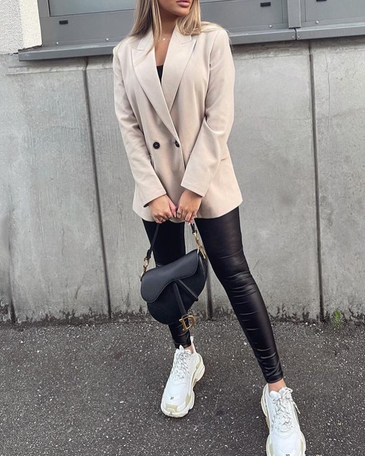 PowerChic - Eleganter Damen-Doppelreiher-Blazer im stilvollen Design