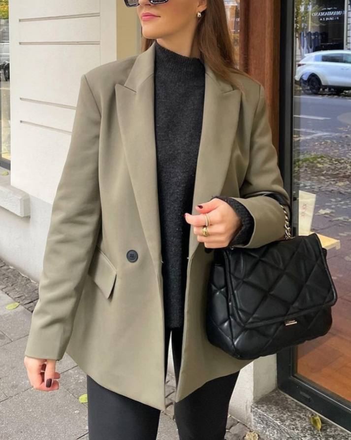 PowerChic - Eleganter Damen-Doppelreiher-Blazer im stilvollen Design