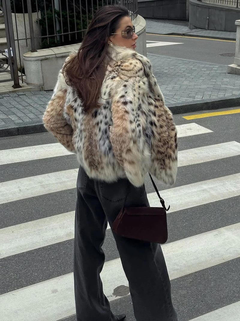 Audrey - Pelzjacke mit Leopardenmuster