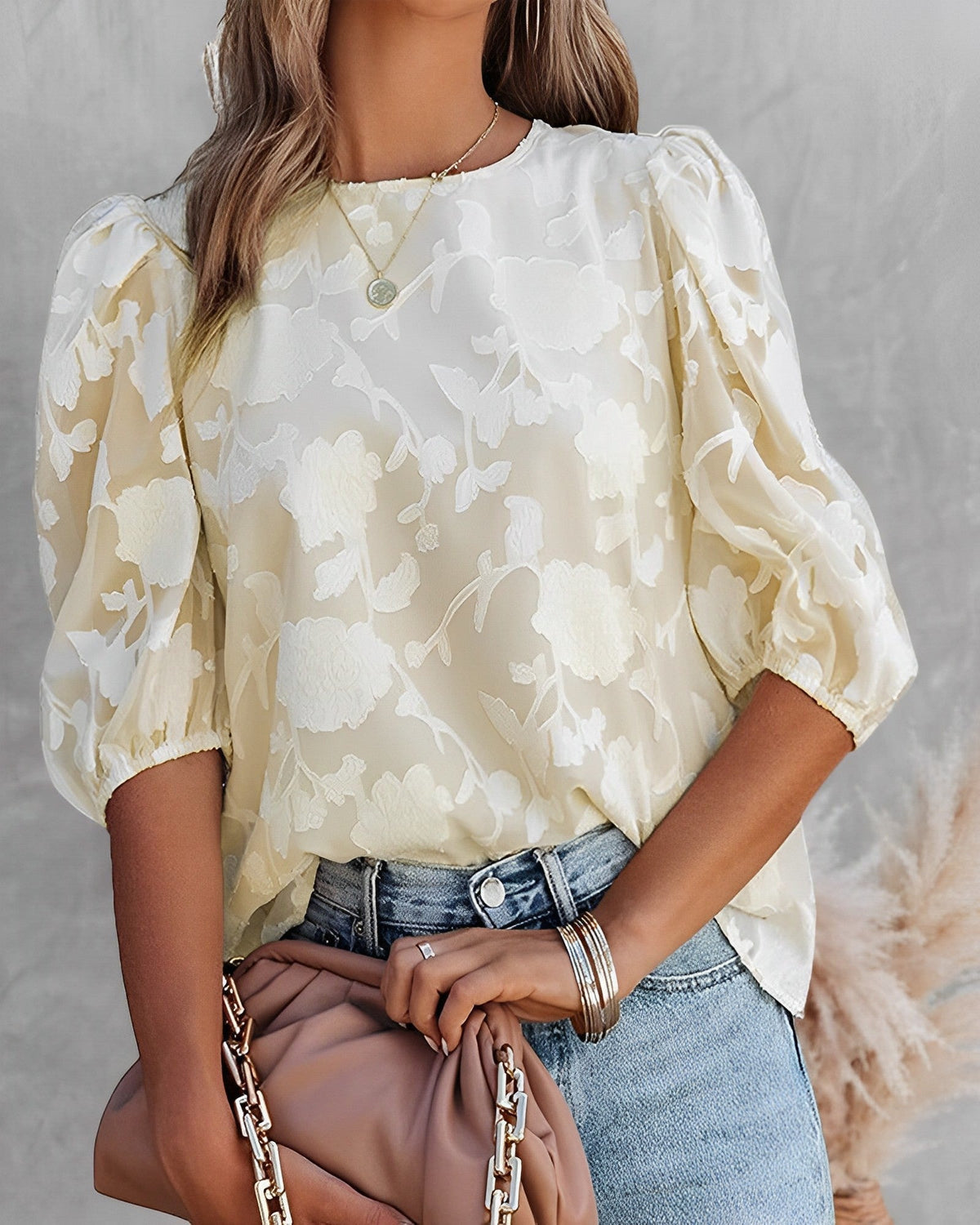 Elegante Chiffonbluse mit floralem Muster und verspielten Puffärmeln