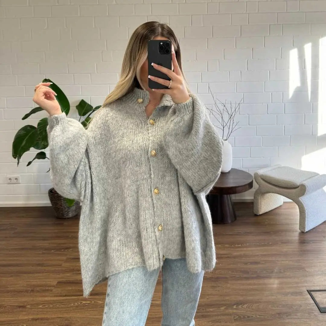 Bella | Übergroße Strick-Cardigan mit Goldknöpfen