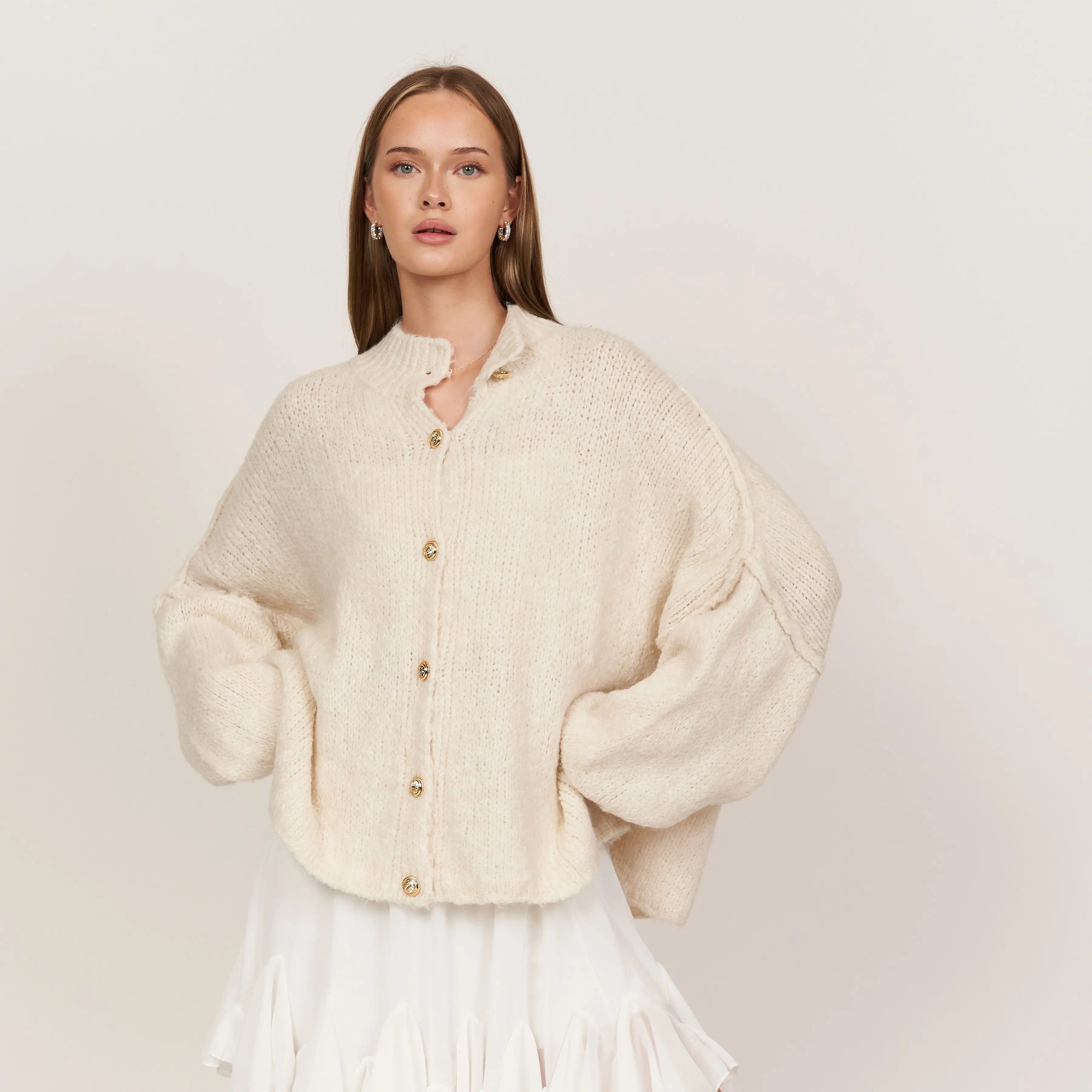 Bella | Übergroße Strick-Cardigan mit Goldknöpfen