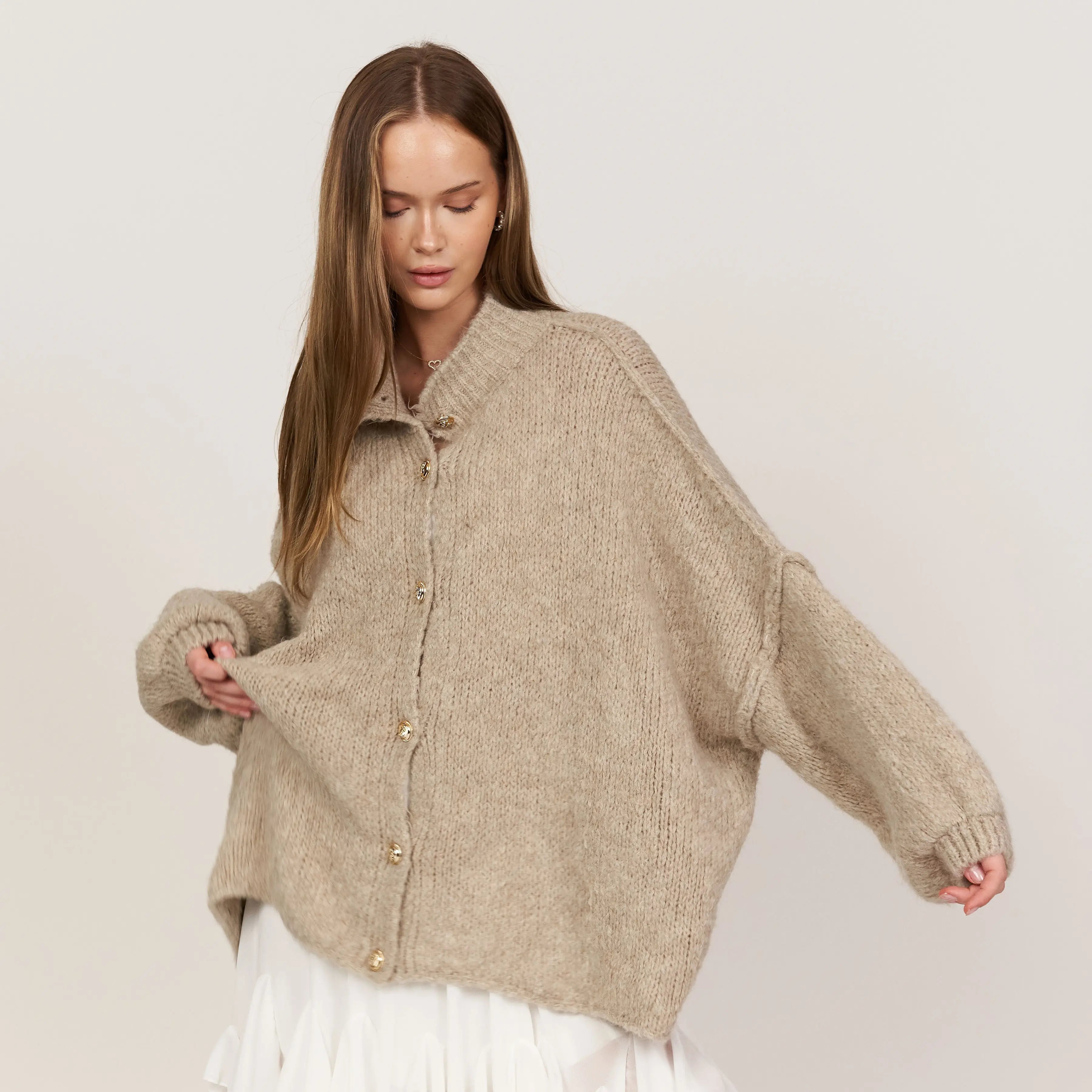 Bella | Übergroße Strick-Cardigan mit Goldknöpfen