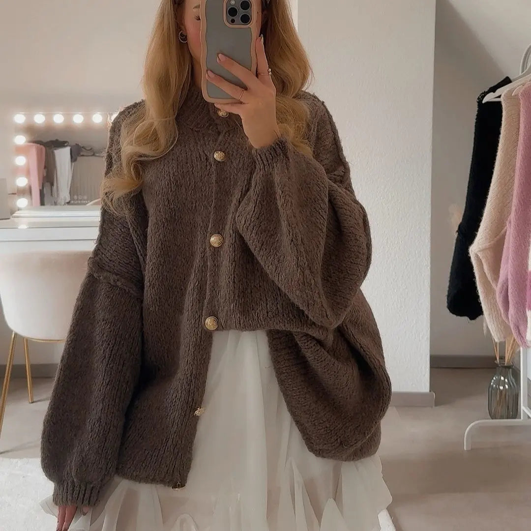 Bella | Übergroße Strick-Cardigan mit Goldknöpfen