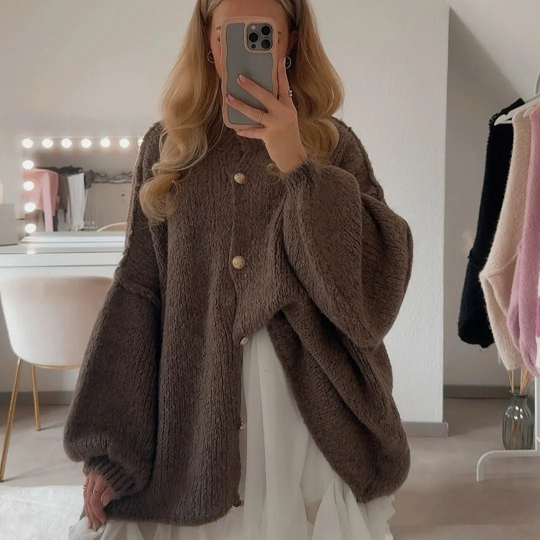 Bella | Übergroße Strick-Cardigan mit Goldknöpfen
