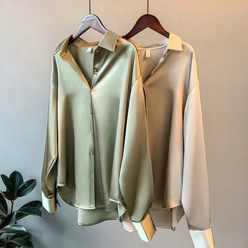 Elegante satinierte Bluse mit langen Ärmeln und klassischem Kragen für einen stilvollen Auftritt