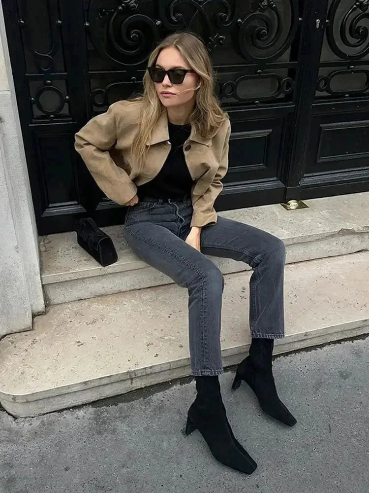 Elegante kurze Wildlederjacke für Damen mit Taschen – perfekte Übergangsjacke für den Herbst
